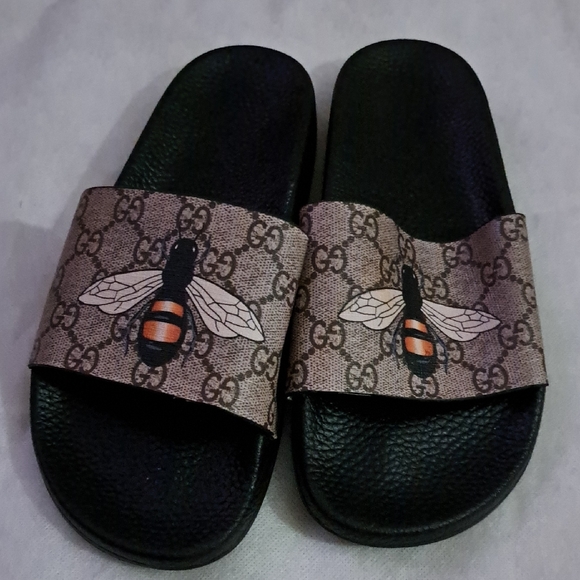 Gucci Black and Brown Bee Sandals - Picture 11 of 11